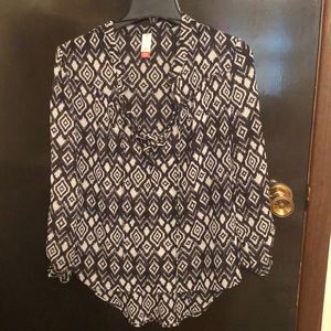 NWT Small (size 3-5) Black & Grey Blouse